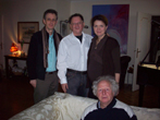 De gauche à droite : R.H., l'éditeur Gerald Honigsblum, sa femme Olga et le comédien Eric Chartier (assis)
